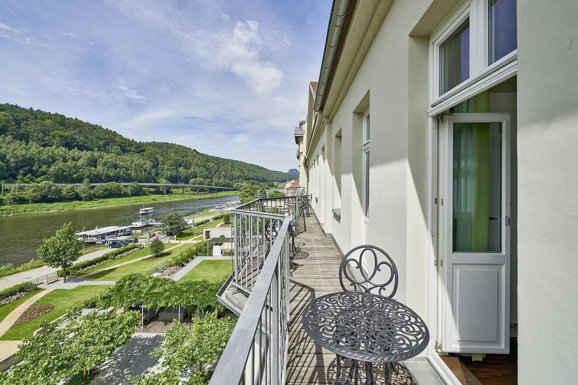 Hotel Elbresidenz an der Therme Bad Schandau Exterior foto View of the Moselle from the hotel